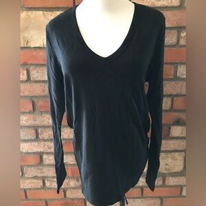 New with tags Black Long Sleeve Favorite Tee The Gap size large v-neck